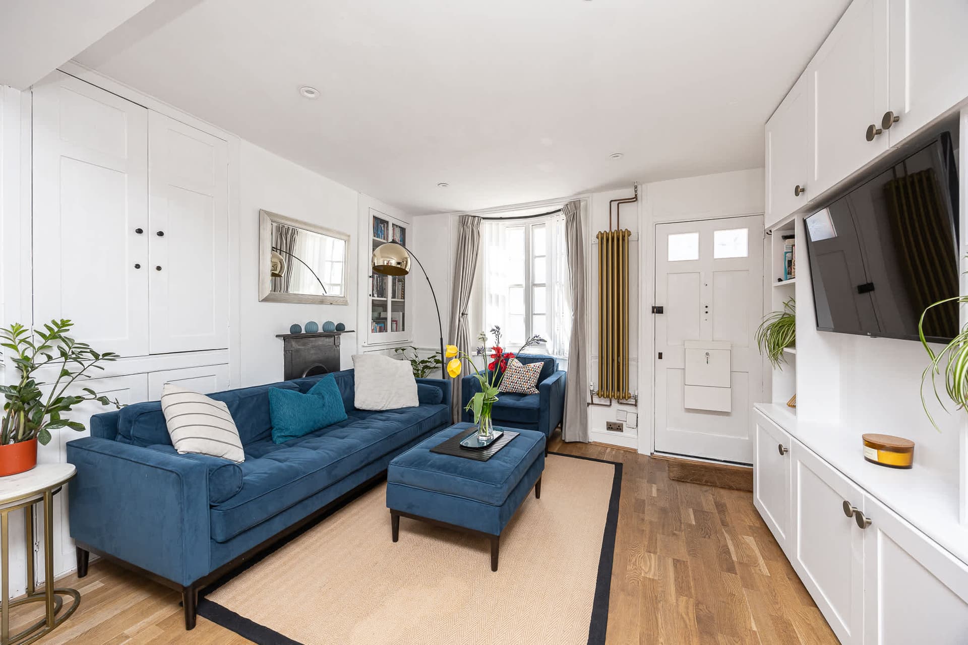 Guest-ready sitting room in a South House-managed Brighton cottage